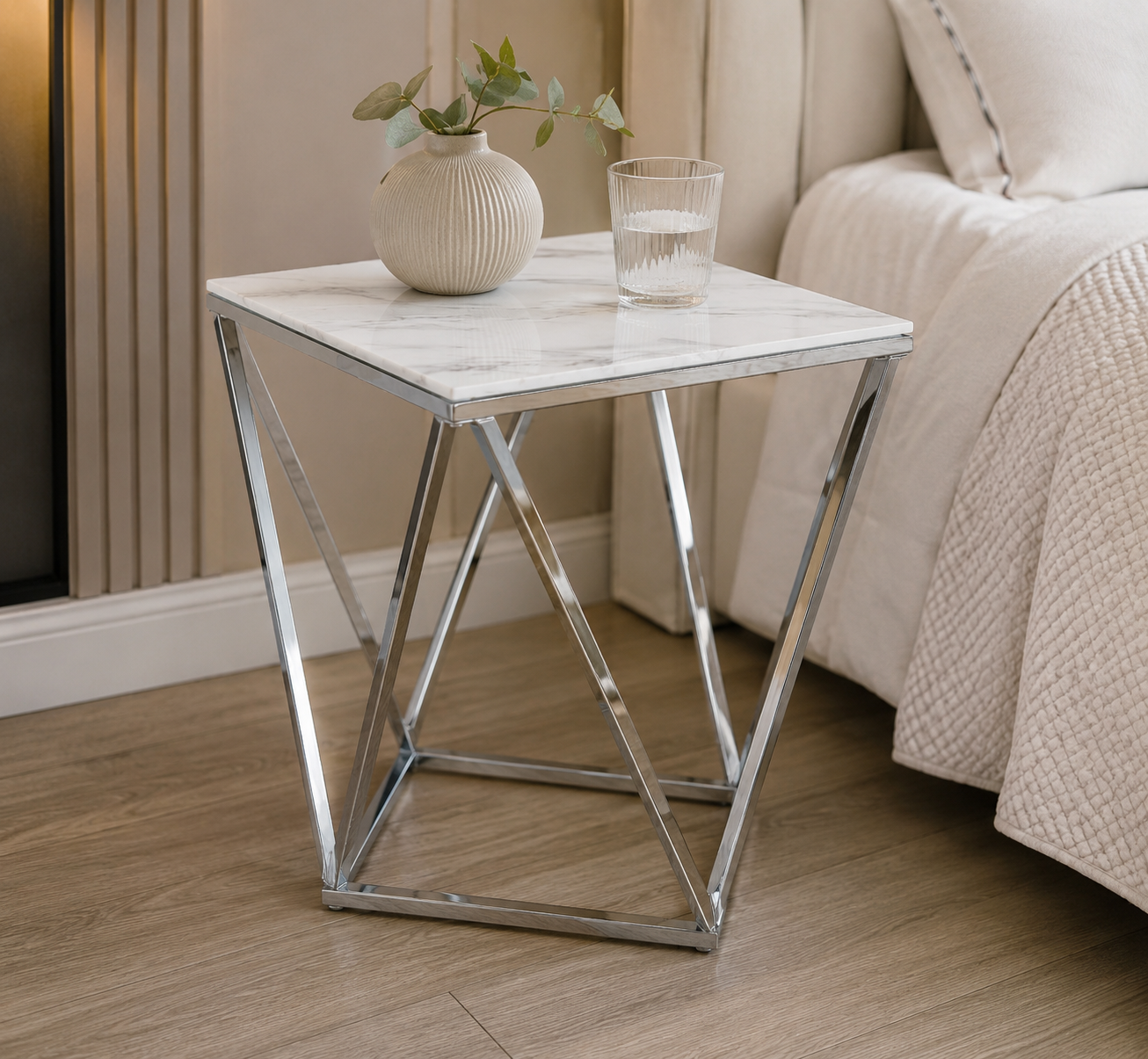 Bout de Canapé ALINA Chrome & Marbre Blanc – 50x50x56 cm #couleur_marbre_blanc