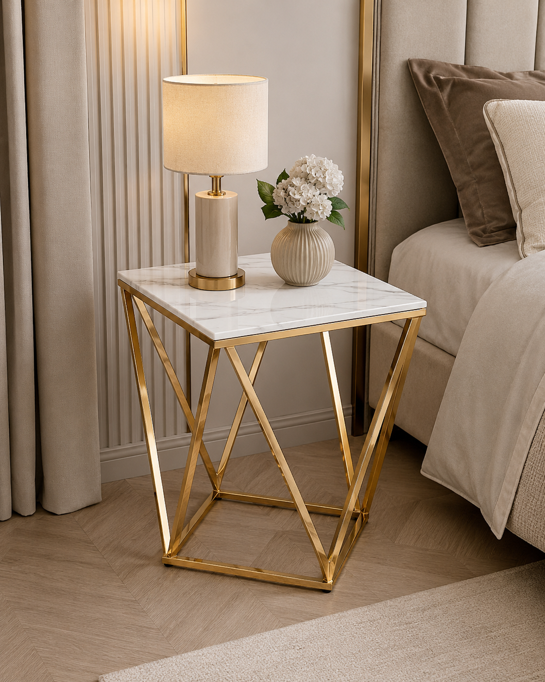 Bout de Canapé ALINA Gold & Marbre Blanc – 50x50x56 cm #couleur_marbre_blanc