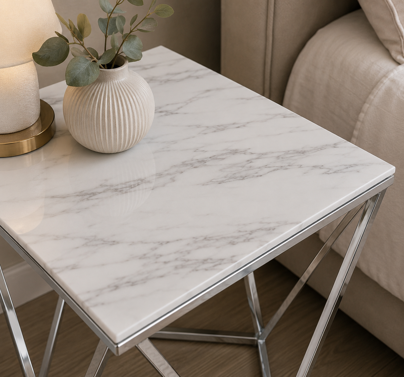 Bout de Canapé ALINA Chrome & Marbre Blanc – 50x50x56 cm #couleur_marbre_blanc