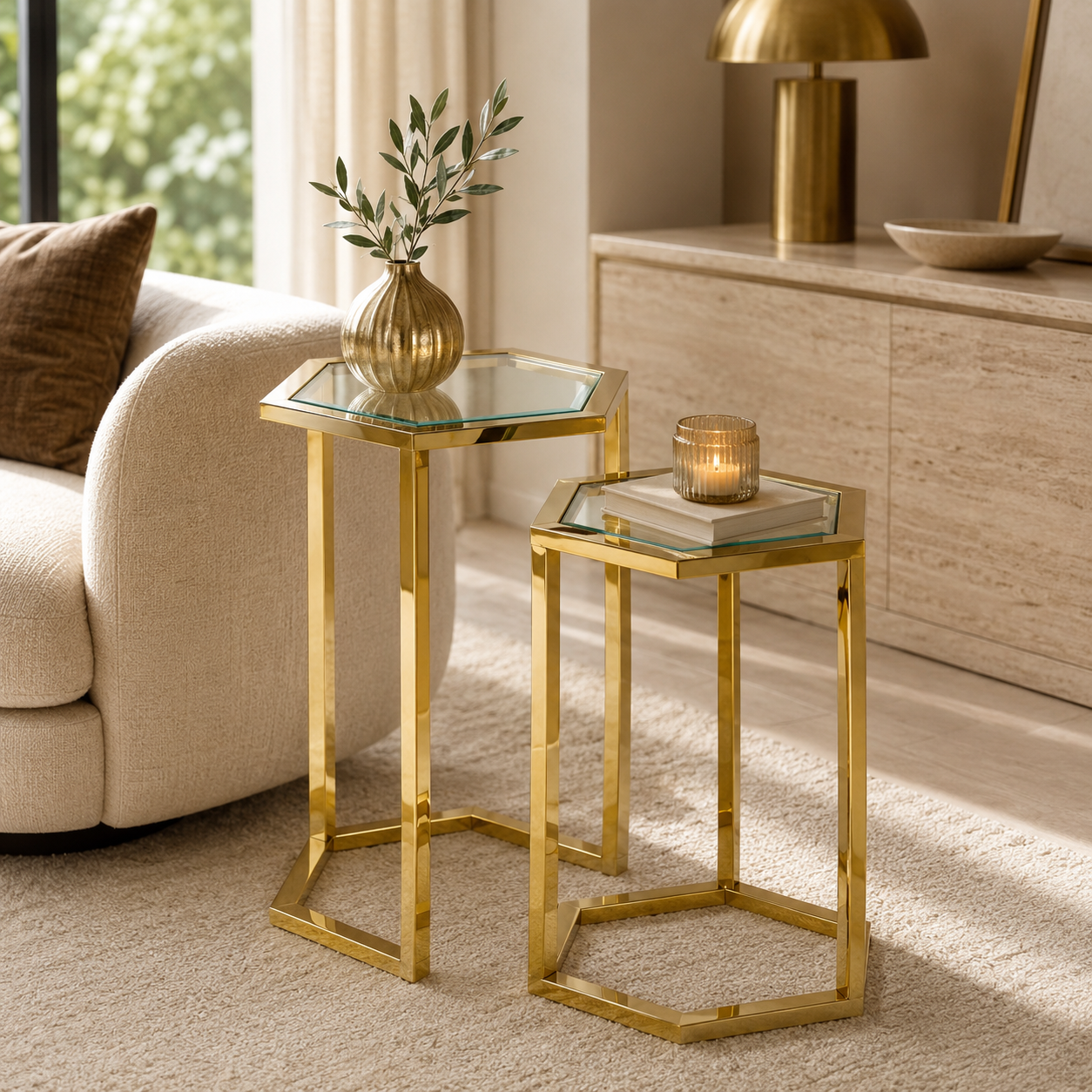 Set de 2 guéridons gigognes métal doré plateau verre trempé | forme hexagonale