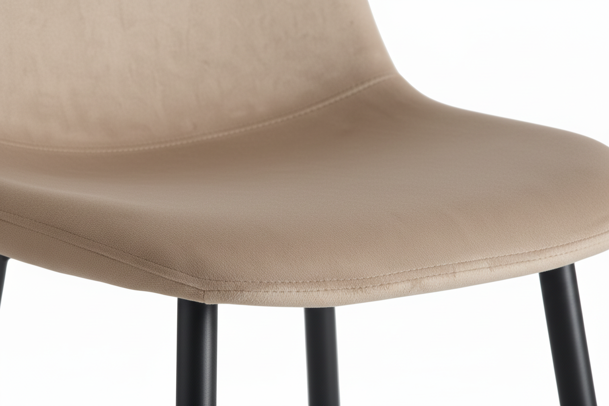 Lot de 4 chaises scandinaves velours taupe pieds métal noir 43,5x40x87cm