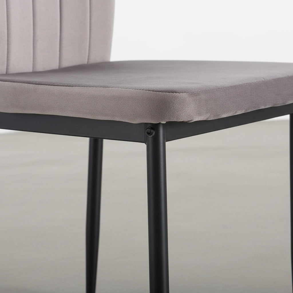 Lot 4 Chaises Salle à Manger Pony Velours Gris Pieds Métal Noir 57x42x95cm