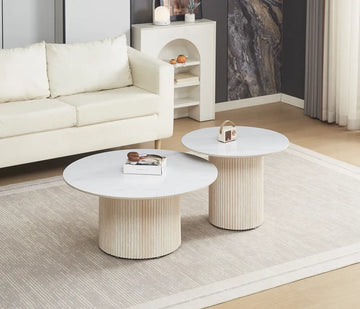 Duo Tables Gigognes Rondes Céramique Marbre Blanc & Pied Travertin Ø80 cm – BAIETA