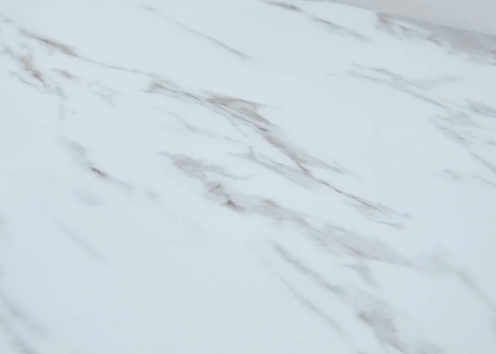 Table à manger TROFY 4 à 6 personnes 150x90 cm chrome plateau en verre effet marbré blanc