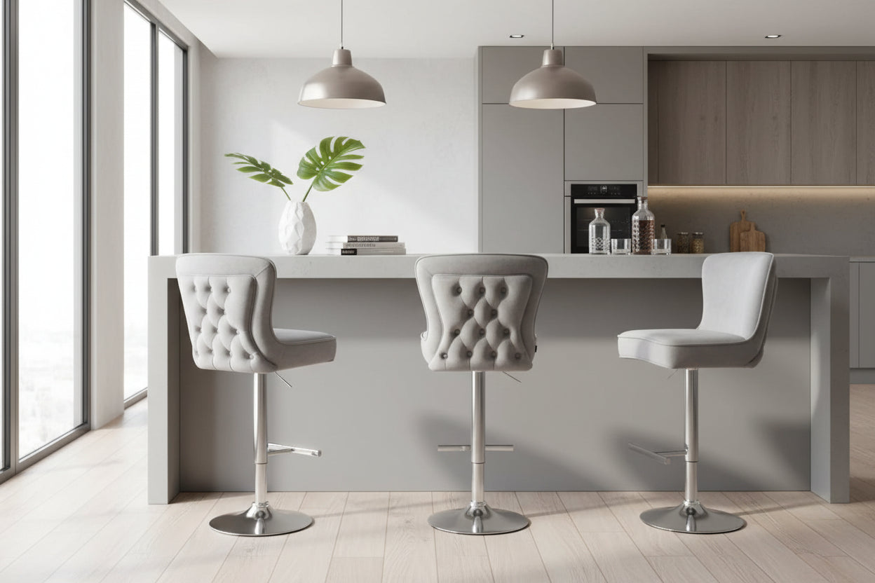 Lot 2 Tabourets de Bar Gabrielle Velours Gris Pieds Chrome Hauteur Assise 65cm