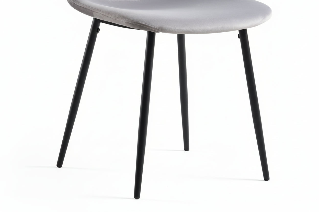 Lot de 4 chaises scandinaves velours gris pieds métal noir 43,5x40x87cm