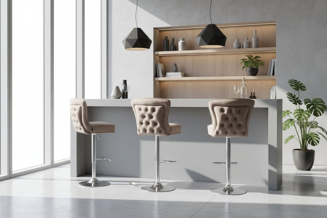 Lot 2 Tabourets de Bar Gabrielle Velours Taupe Pieds Chrome Hauteur Assise 65cm