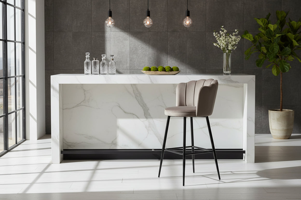 Lot 2 Tabourets de Bar Nymphea Velours Moka Réglables Pieds Métal Noir Hauteur Assise 69cm