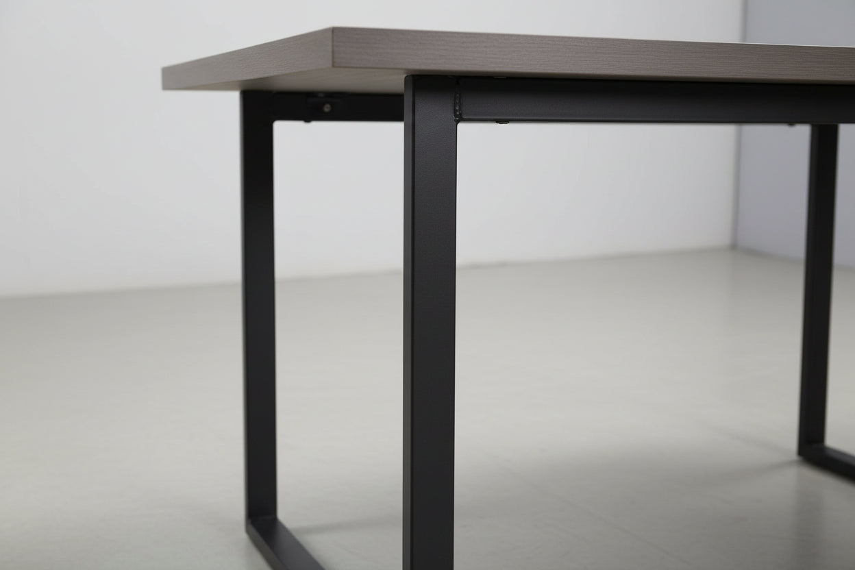 Table à manger bois gris 160x90 cm 4-6 couverts pied métal – BELGRADE