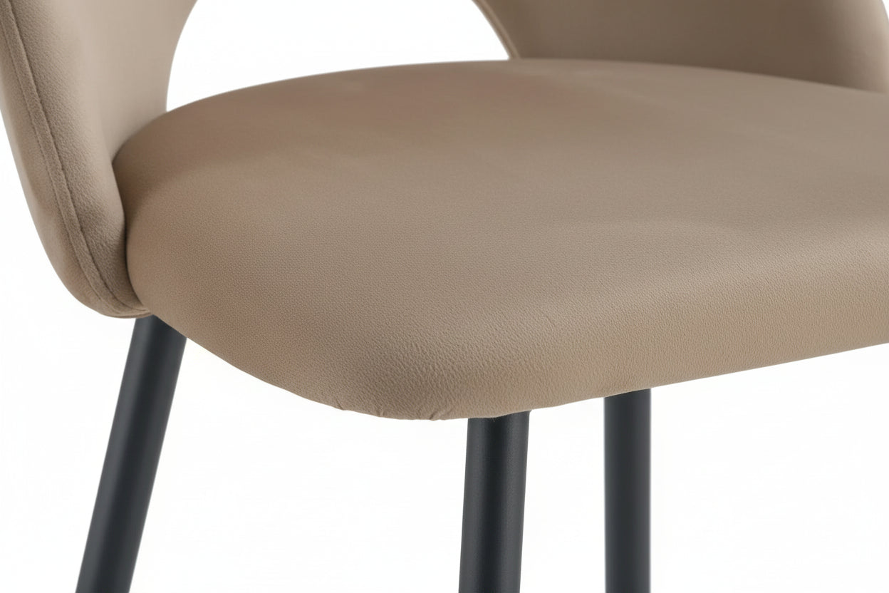 Lot 2 Tabourets de Bar Teddy Velours Taupe Pieds Métal Noir 47x36x98cm