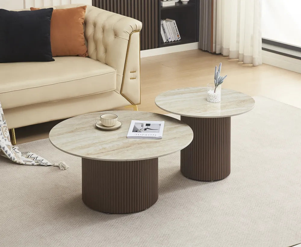 Duo Tables Gigognes Rondes Céramique Travertin Brillant & Pied Noyer Ø80 cm – BAIETA