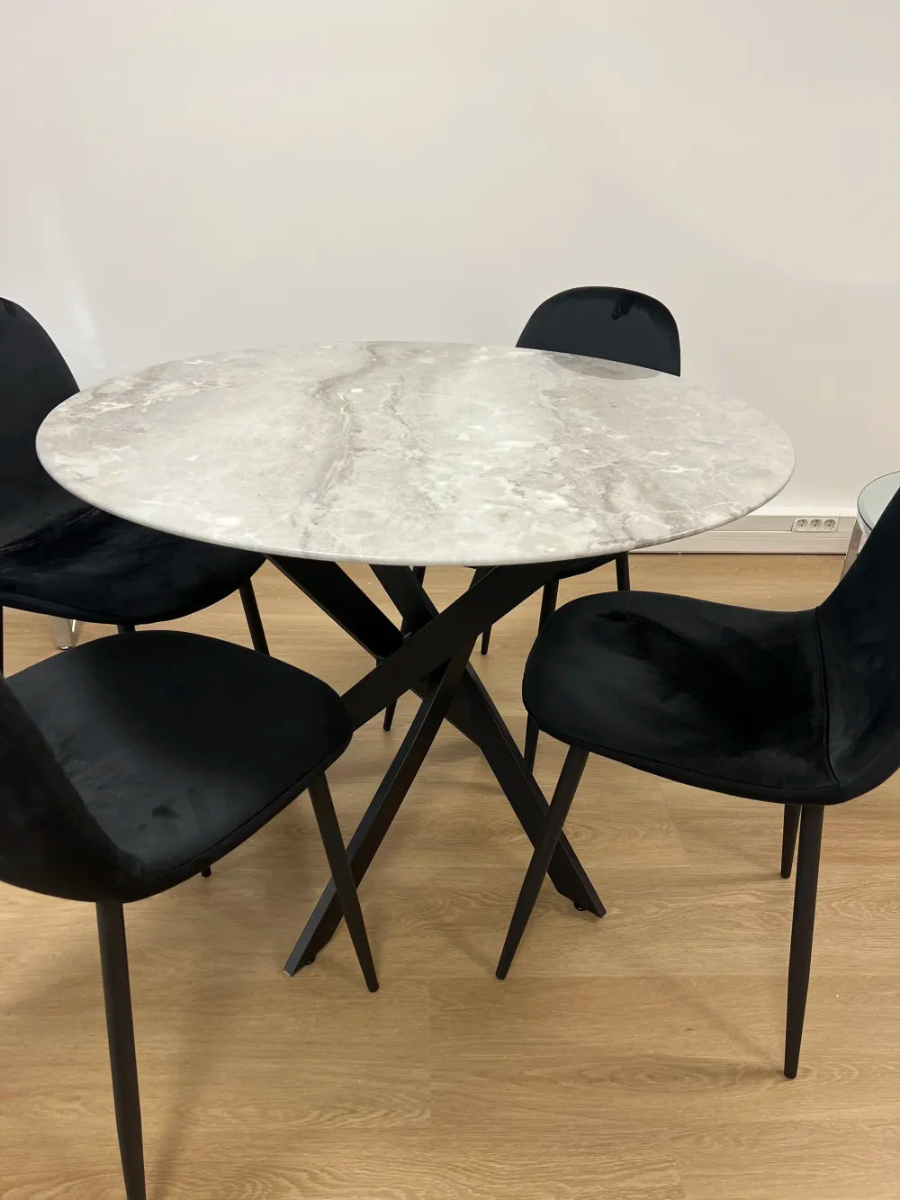 Table à manger ronde JESSICA Métal noir 100 cm 4 couverts #couleur_marbré-blanc