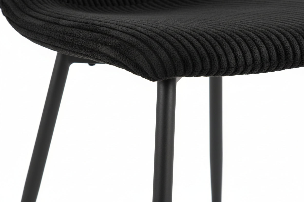 Lot 4 Chaises Salle à Manger Bobby Velours Côtelé Noir Pieds Métal Noir 52x44x87cm