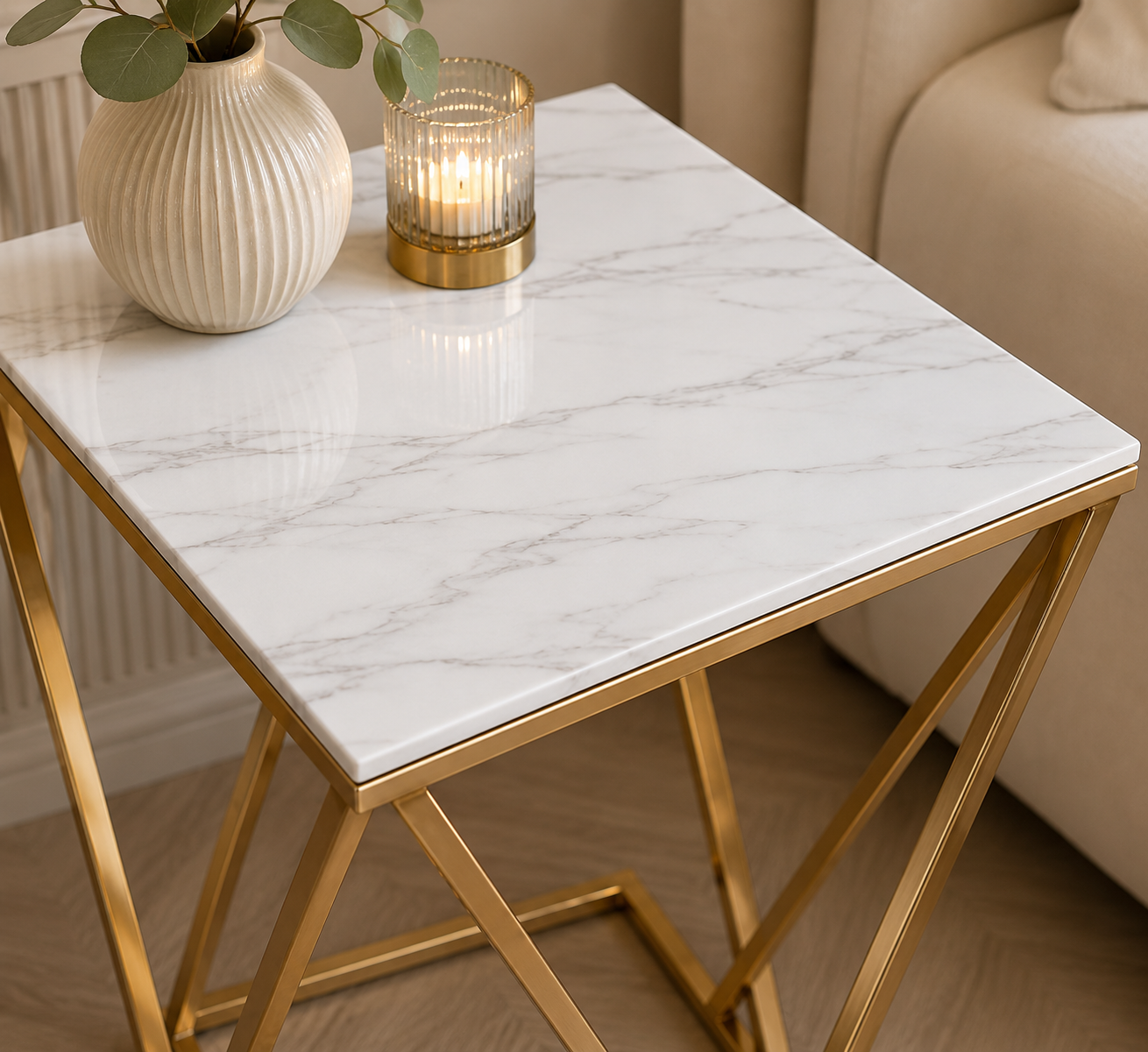 Bout de Canapé ALINA Gold & Marbre Blanc – 50x50x56 cm #couleur_marbre_blanc